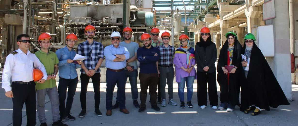 بازدید جمعی از دانشجویان دانشگاه صنعتی شریف از مجتمع شرکت پتروشیمی خوزستان
