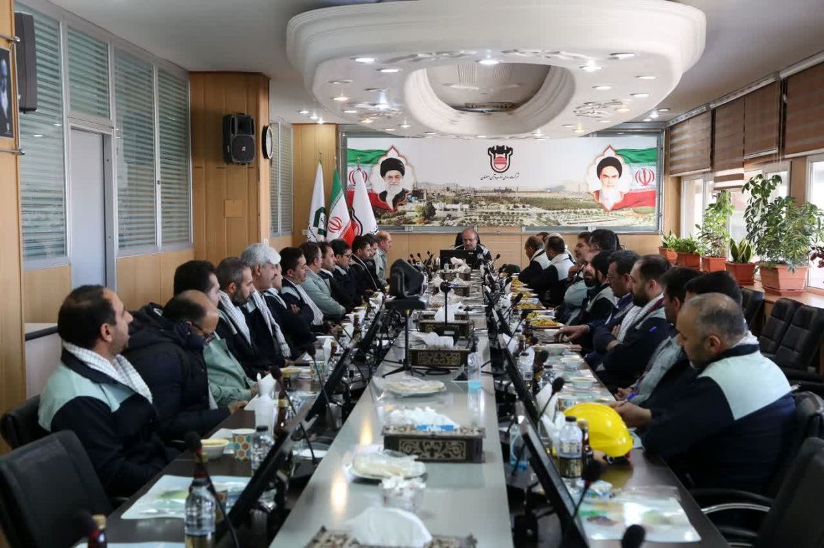 دیدار فرماندهان بسیج ذوب‌آهن با مدیرعامل ذوب آهن اصفهان
