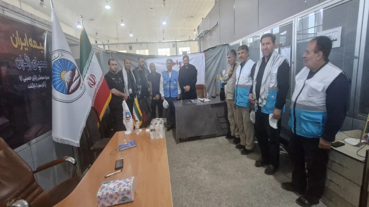 استقرار میدانی تیم‌های بیمه ایران در مرز مهران/ ارائه خدمات مشاوره‌ای و تسهیل ثبت‌نام زائران در سامانه سماح
