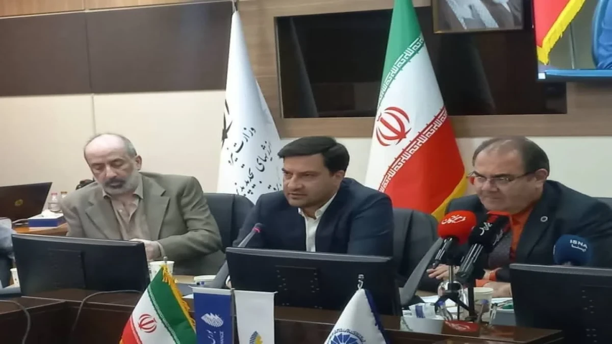 مراسم معارفه صندوق سرمایه گذاری پروژه برق خورشیدی (نور) برگزار شد/ نقش بورس انرژی در تحقق منافع اقتصادی نیروگاه‌های خورشیدی
