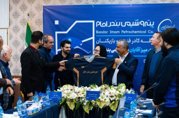 دکتر انصاری نیک در آئین معارفه کادرفنی و بازیکنان تیم تنیس روی میز
