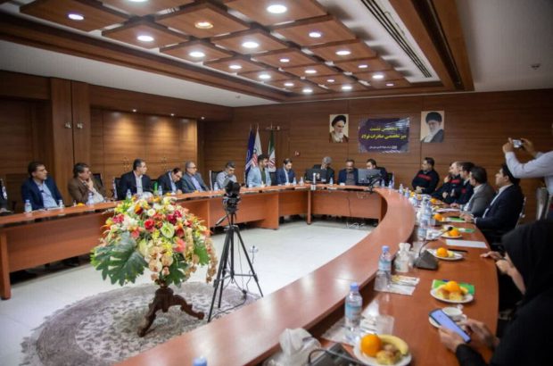 نشست میز تخصصی فولاد در شرکت فولاد اکسین برگزار شد
