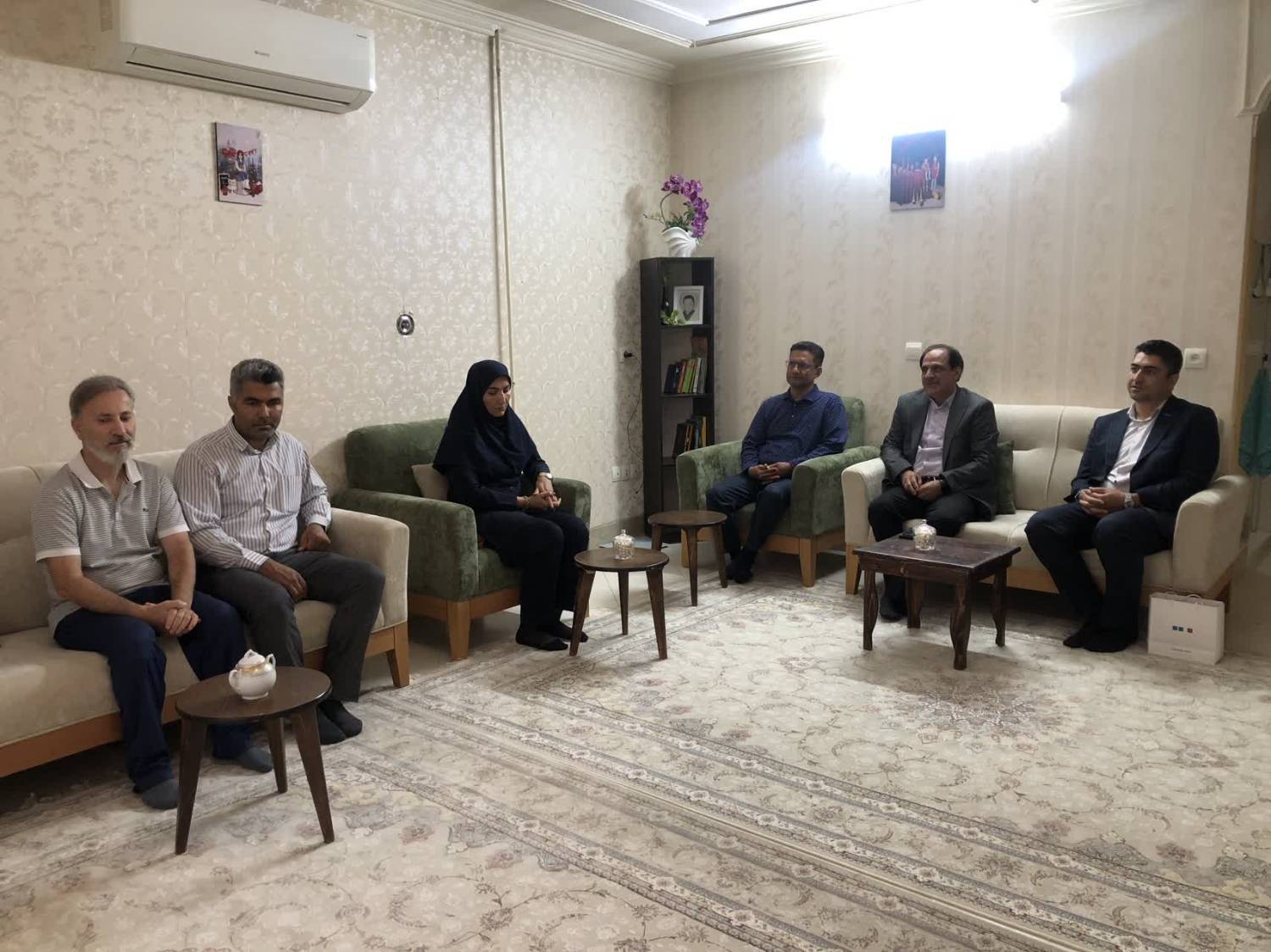عیادت مدیران بیمه دی از بیمه شدگان‌ و بررسی روند درمان آنها اقدامی قابل تحسین است 