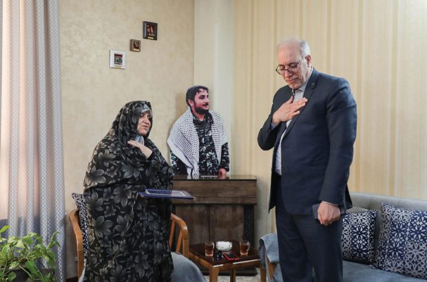 دیدار مدیر عامل بانک مسکن با خانواده‌‎های شهدای مدافع حرم
