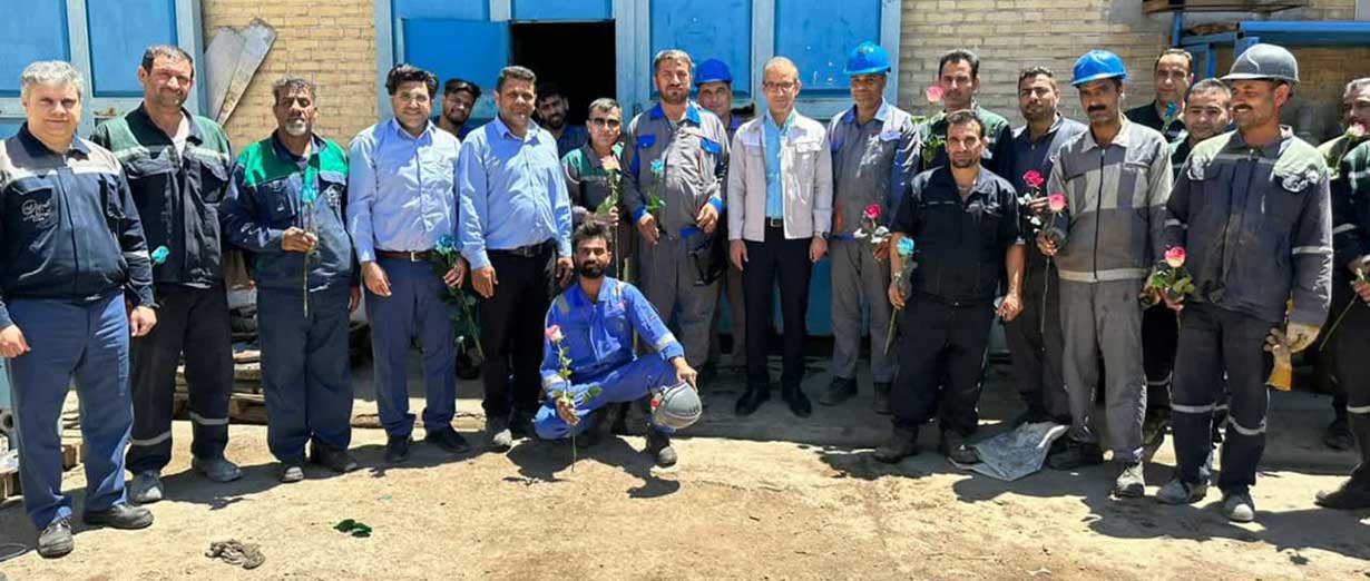 قدر دانی مدیر عامل پتروشیمی خوزستان از زحمت کشان مجموعه در روز جهانی کار و کارگر

