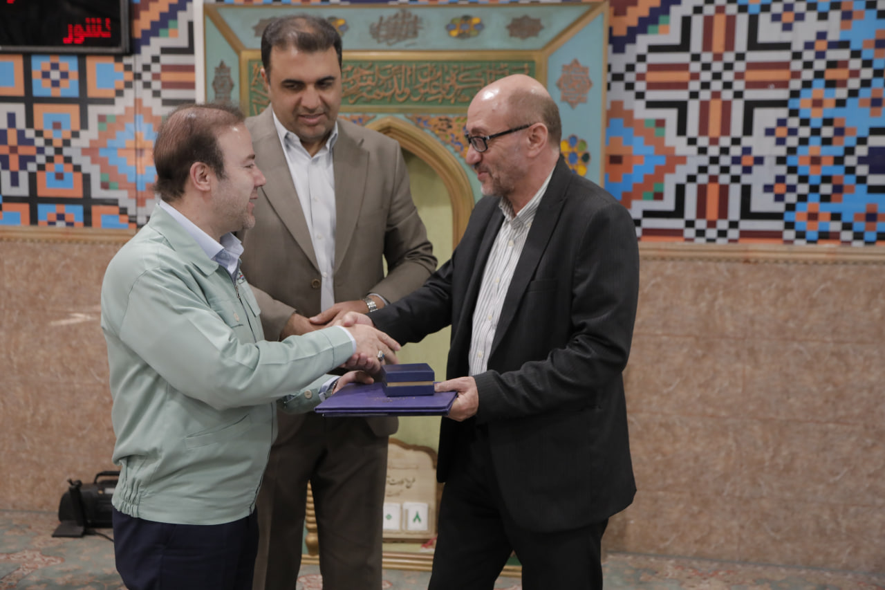 تقدیر معاون رئیس جمهور از مدیرعامل فولاد هرمزگان
