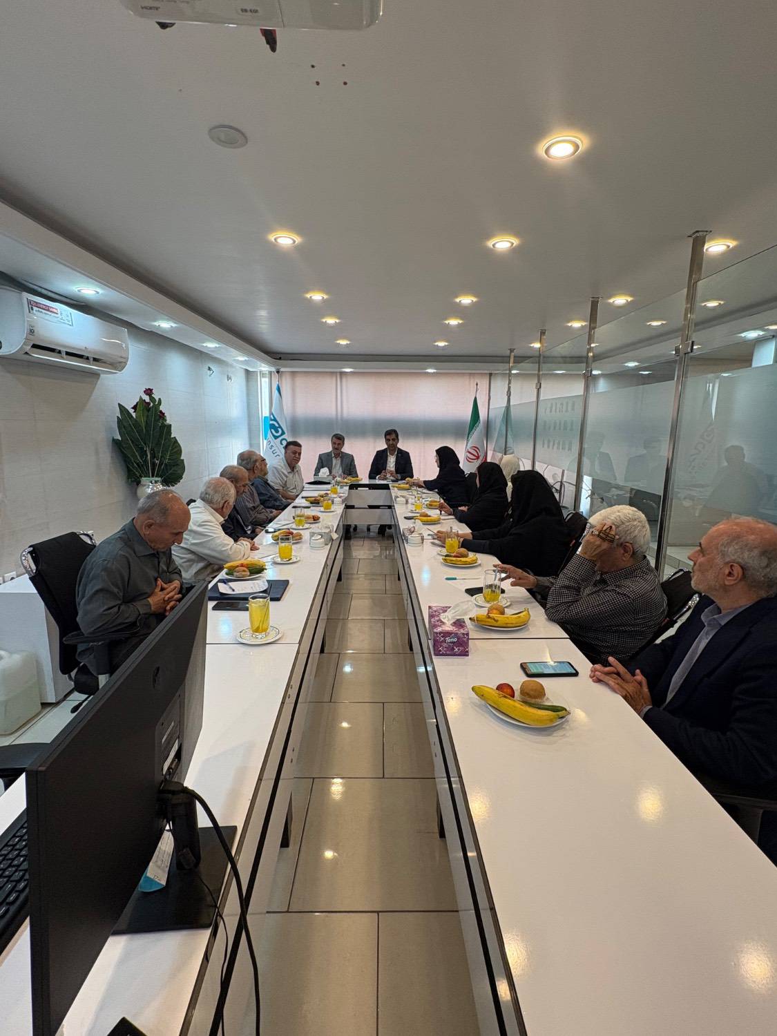 برگزاری نشست روسای کانون ها و نمایندگان صندوق بازنشستگی کشوری  قم با بیمه دی