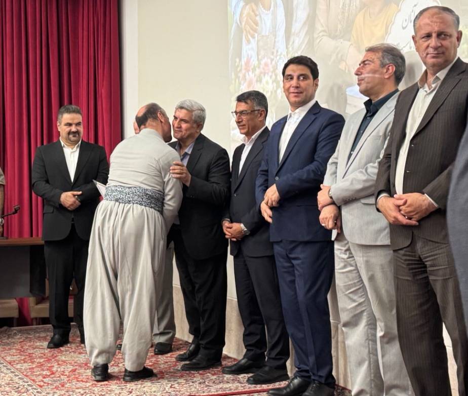 رگزاری آیین تکریم بازنشستگان با حضور استاندار کردستان و مسئولان بیمه دی