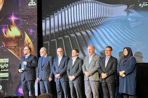 افتخاری دیگر برای اولین پتروشیمی دانش بنیان ایران/ تقدیرنامه ۵ ستاره جایزه تعالی به پتروشیمی کارون رسید
