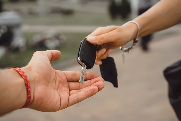 چند اشتباه رایج در هنگام خرید خودرو دست دوم که باید از آن‌ها اجتناب کنید
