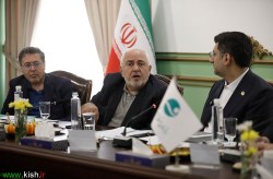 ظریف در کیش: این جزیره می‌تواند محور دیپلماسی منطقه باشد
