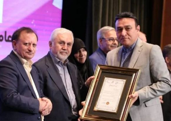 نشان عالی مسئولیت اجتماعی بر سینه روابط عمومی فولاد خراسان
