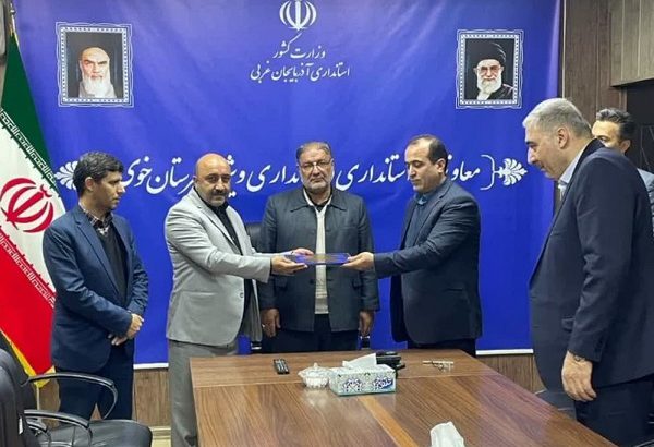 تحویل ۷ دستگاه کانکس اهدایی کارکنان بیمه ایران به مناطق زلزله زده خوی
