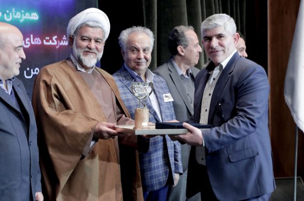بانک رفاه کارگران به عنوان بانک برتر در حمایت از صنعت ساختمان معرفی و مورد تقدیر قرار گرفت
