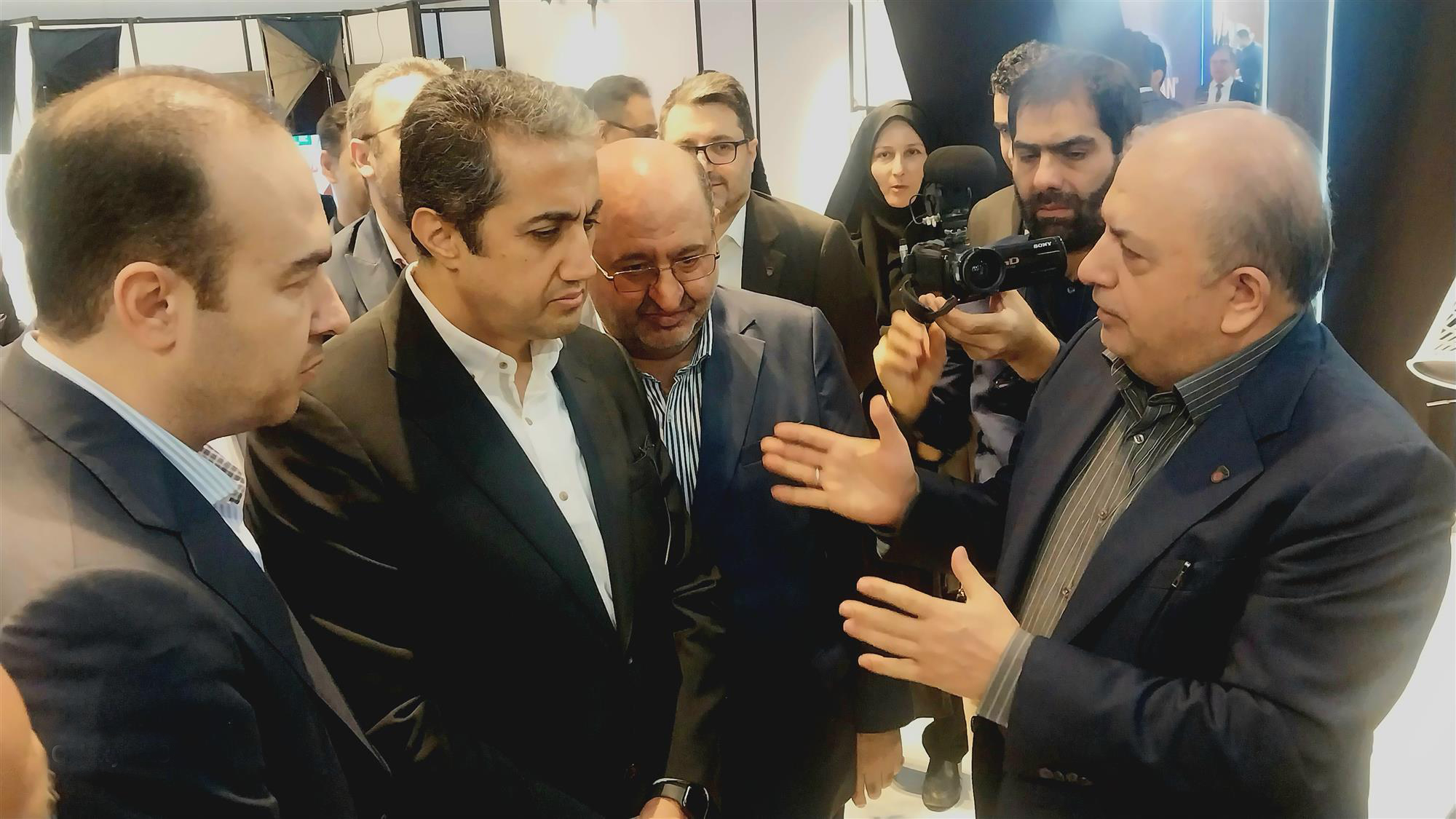 بازدید رییس هیات عامل ایمیدرو از غرفه ذوب آهن اصفهان در متافو

