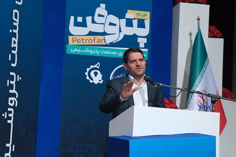 ۹۵ درصد تجهیزات ثابت پتروشیمی بومی‌سازی شد/ لزوم ورود فناوری ایرانی برای بومی‌سازی تجهیزات خارجی
