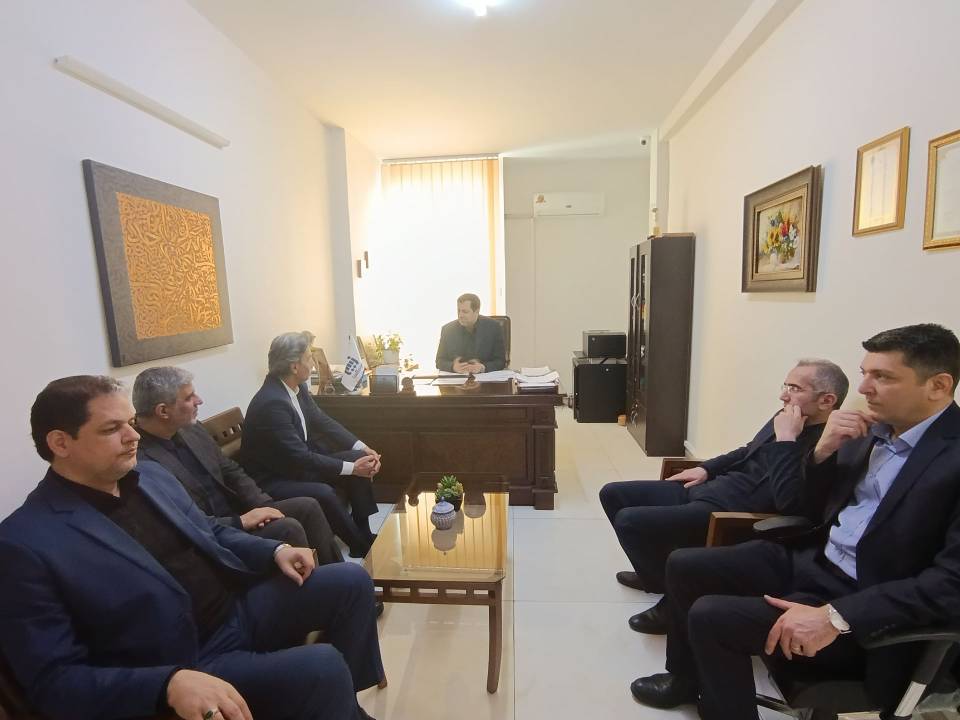بازدید سرزده مدیرعامل از نمایندگی‌های بیمه آسیا؛ مسائل و مشکلات نمایندگان از نزدیک بررسی شد
