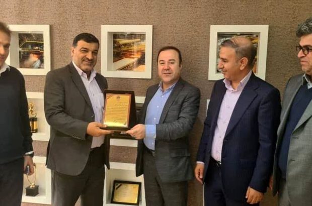 نشست مشترک مدیران‌ عامل شرکت فولاد اکسین خوزستان و مدیرعامل شرکت فولاد هرمزگان برای تولید محصولات نوین و ایجاد تفاهم نامه های همکاری
