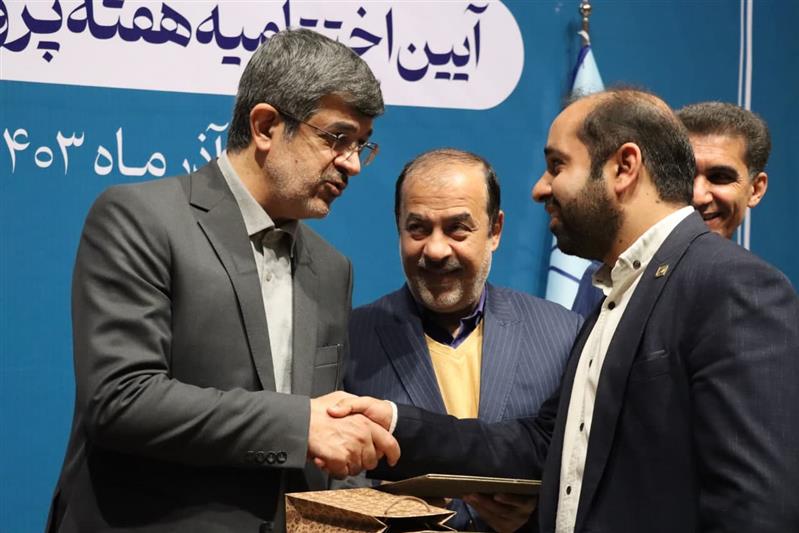شرکت سنگ آهن مرکزی ایران واحد تولیدی و صنعتی برتر پژوهشی شد
