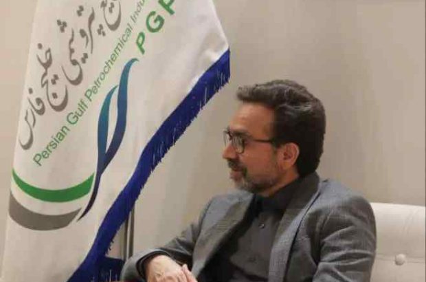 پیام دکتر اکبر اسمعیلی؛ نائب رئیس هیئت مدیره و مدیرعامل شرکت پتروشیمی ارومیه به مناسبت ۸ دی‌ماه روز صنعت پتروشیمی
