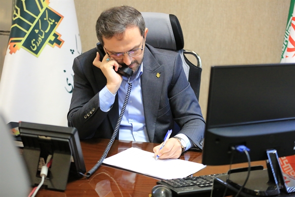 گفت و گوی بی‌واسطه متقی‌نیا با مشتریان و کارکنان بانک کشاورزی
