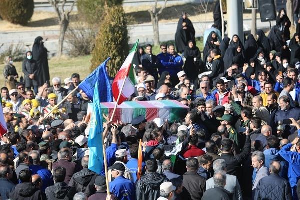 برگزاری مراسم باشکوه تشییع و تدفین شهید گمنام در شرکت پتروشیمی شازند
