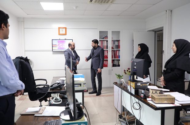 بازدید رییس مرکز ارتباطات و اطلاع رسانی وزارت راه و شهرسازی از بانک مسکن

