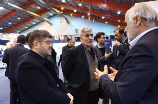 دستیار رئیس‌جمهور و مدیرعامل شرکت راه‌آهن از نمایشگاه توسعه صنعت مس بازدید کردند
