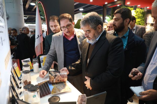 هفتمین نمایشگاه صنایع بومی پدافند غیرعامل آغاز به کار کرد/ رئیس سازمان پدافند غیرعامل کشور از غرفه ایمیدرو دیدن کرد

