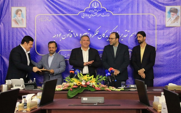 قدردانی وزیر اقتصاد از بانک کشاورزی
