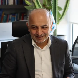 بخشی از توفیقات ما مرهون جامعه پزشکی است / تجلیل از پزشکان همکار بیمه دی در روز پزشک